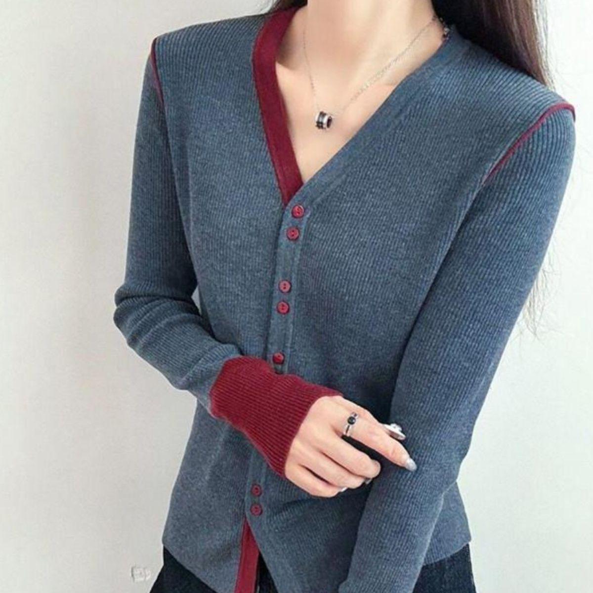 

Женский приталенный вязаный кардиган с V-образным вырезом и цветными блоками Осень/Зима 2025 One Size серый