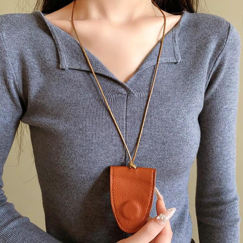 New Chinese leather pendant, fringed necklace, female ethnic style, niche retro sweater chain, fashion and high-end item jewelry.