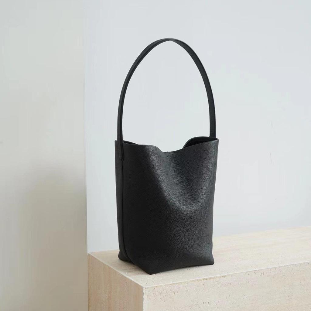 Borsa a Secchiello TR di Nicchia Haute Couture da Donna in Pelle di Vacchetta di Primo Strato Minimalista di Alto Senso Portatile Grande Capacità Borsa a Spalla Tote per il Pendolarismo