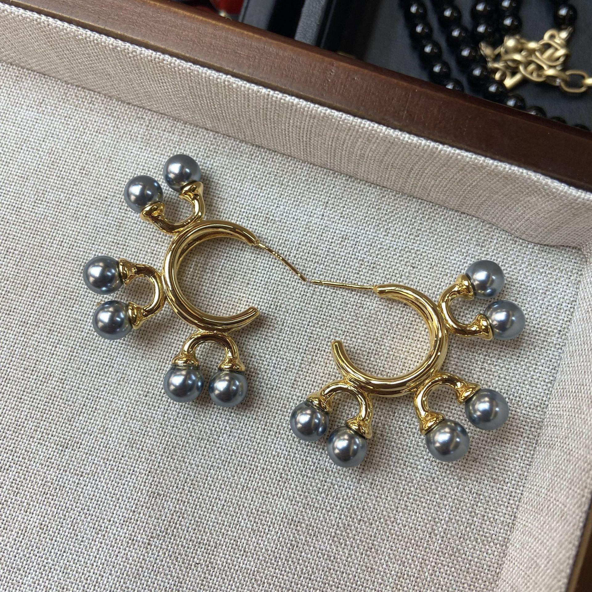 Internet Celebrity Small Fresh Copper Plated Real Gold Earrings Baroque Highlight Gray C Stud Earrings
