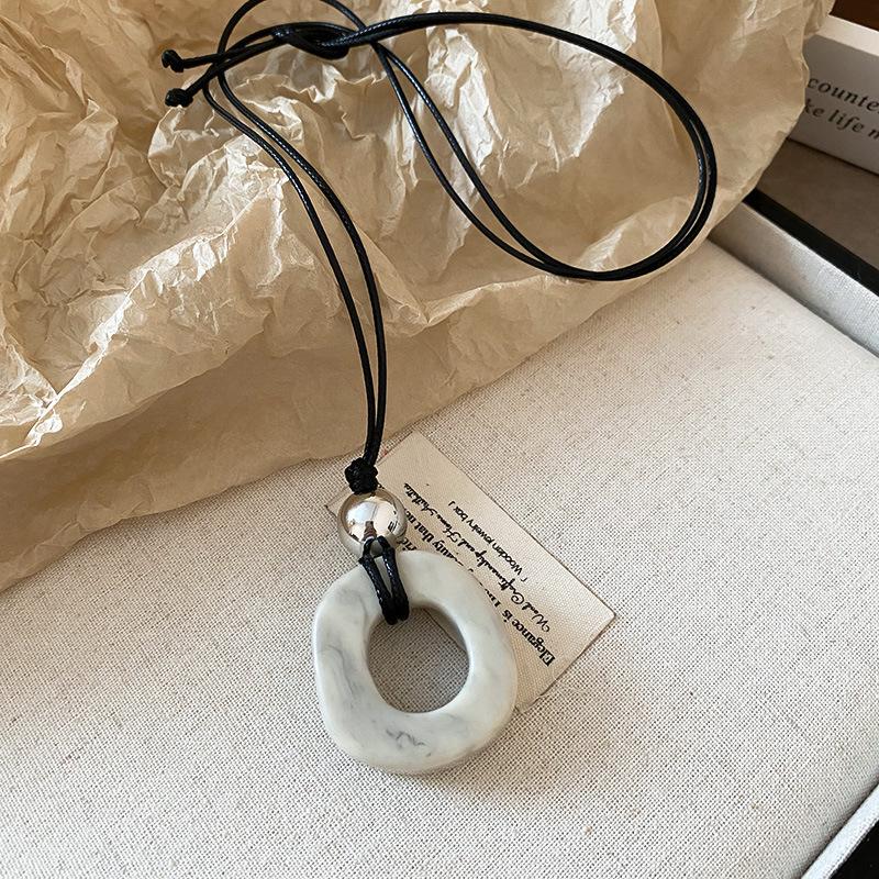 Elegant Geometric Resin Ring Necklace: Chic Long Chain for Women