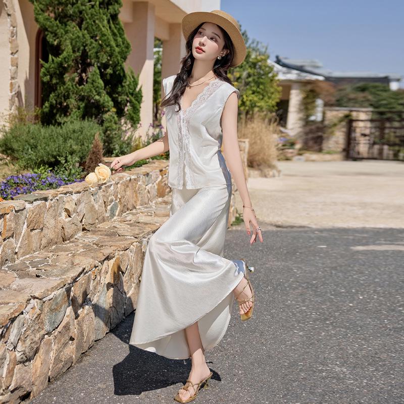 

Summer 2025 Women s Lace Patchwork Vest & Skirt Two-Piece Set L 52.5-57.5 kg