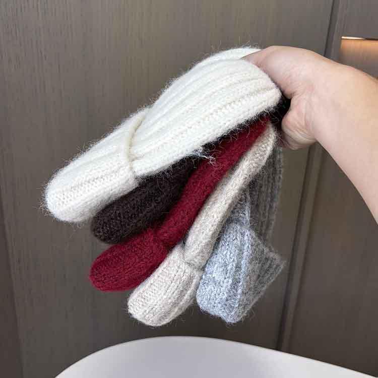 Ear Protection Cold Hat Simple Casual Men'S And Women'S Commuting Knitted Hat Embroidered Letter Warm Wool Hat