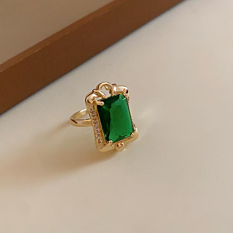 Vintage French Oval Geometric Necklace - High-End Retro Clavicle Chain