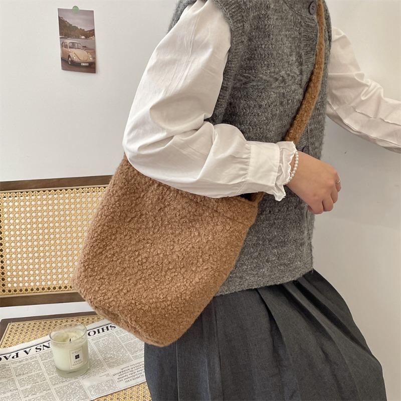 

11 Плюшевая сумка-ведро большой вместимости Студенческая сумка Осенне-зимняя сумка для поездок на работу Повседневная сумка-мессенджер на плечо коричневый