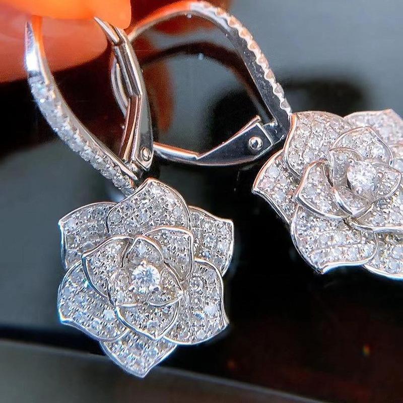 Fashionable Flower Earrings