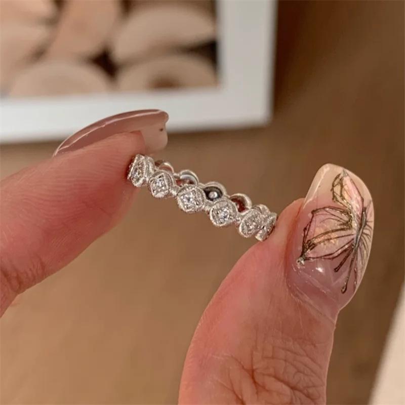 Vintage Luxus Einlegekristall Fingerring für Damen Mädchen Minimalismus Runde Textur Zirkon Leichter Luxus Design Modeschmuck Geschenk