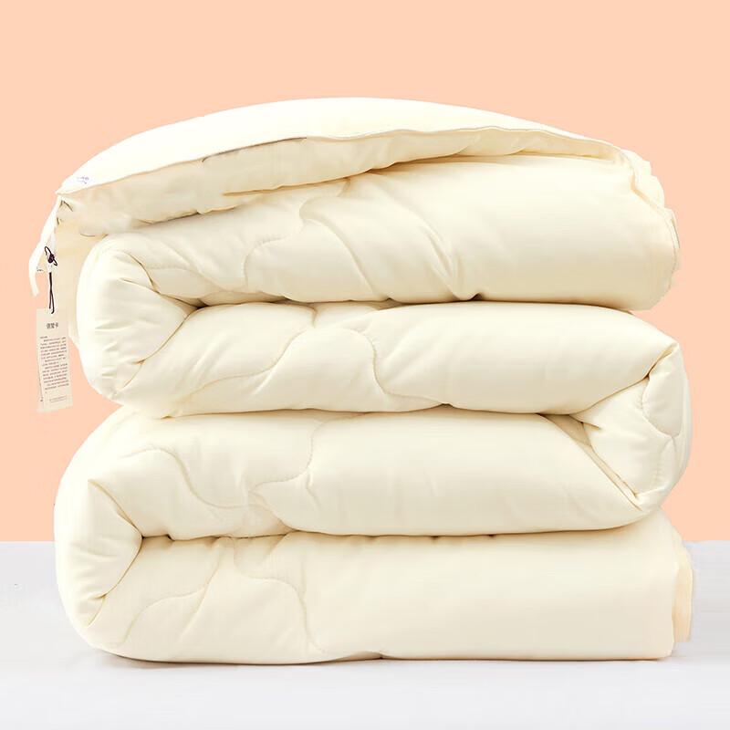 Hongdou All-Season Silk Blend Quilt