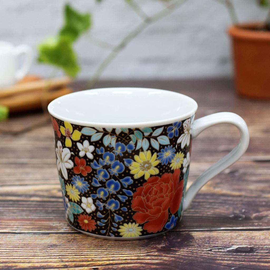 Waza no Kura Kutani Ware Hrnek s květinami z černé keramiky Luxusní značkové nádobí vyrobené v Japonsku Dárek k 60. narozeninám