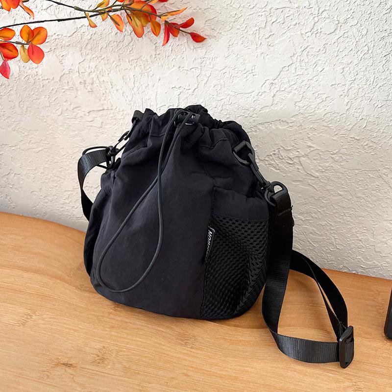 

New Fashion Drawstring Crossbody Bucket Shoulder Bags Casual Lightweight Large Capacity Adjustable Tote Bags Cell Phone Purse чорний