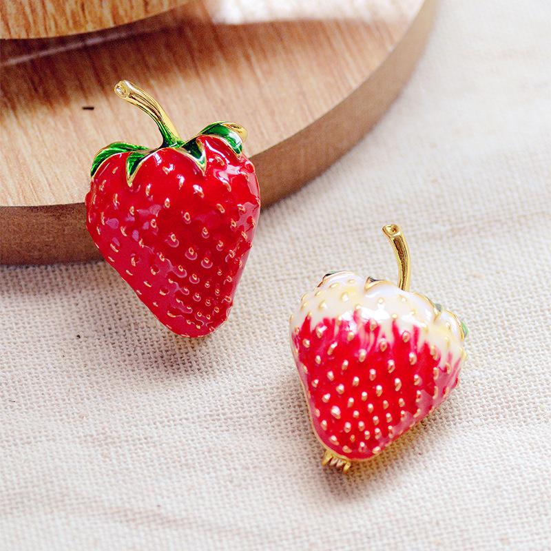 Strawberry Brooch: Cute Japanese Cardigan Lapel Pin for Women - Versatile Decorative Corsage Accessory