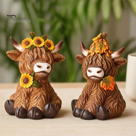 Lifelike Animal Shape Ornaments Highland Cow Garden Statue, Cute Resin Figurine Outdoor Indoor Fall Theme Window Display Table Desk Decor, Gift