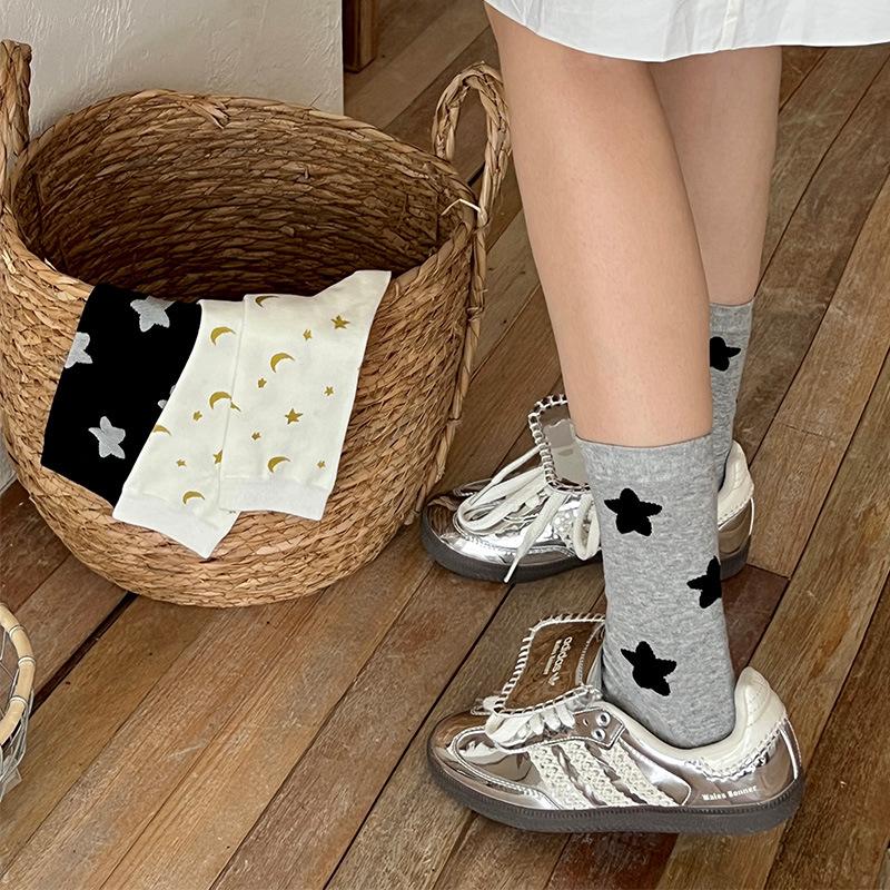 Damer Koreansk Stil Prickiga Strumpor Harajuku Streetwear Mellanhöga Strumpor Måne Stjärna Tryck Söta Flickor JK Lolita Kawaii Söta Strumpor