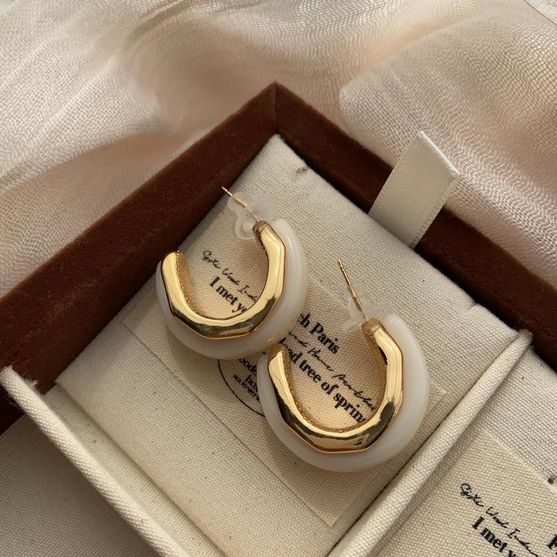Light Luxury High-End French Retro Geometric Resin Earrings Women'S Korean Versatile Fashion C-Shaped Stud Earrings Versatile Earrings