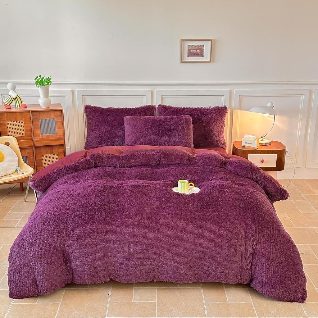 "Mink Velvet Plush Winter Bed Set: Four-Piece Solid Color Quilt Cover"