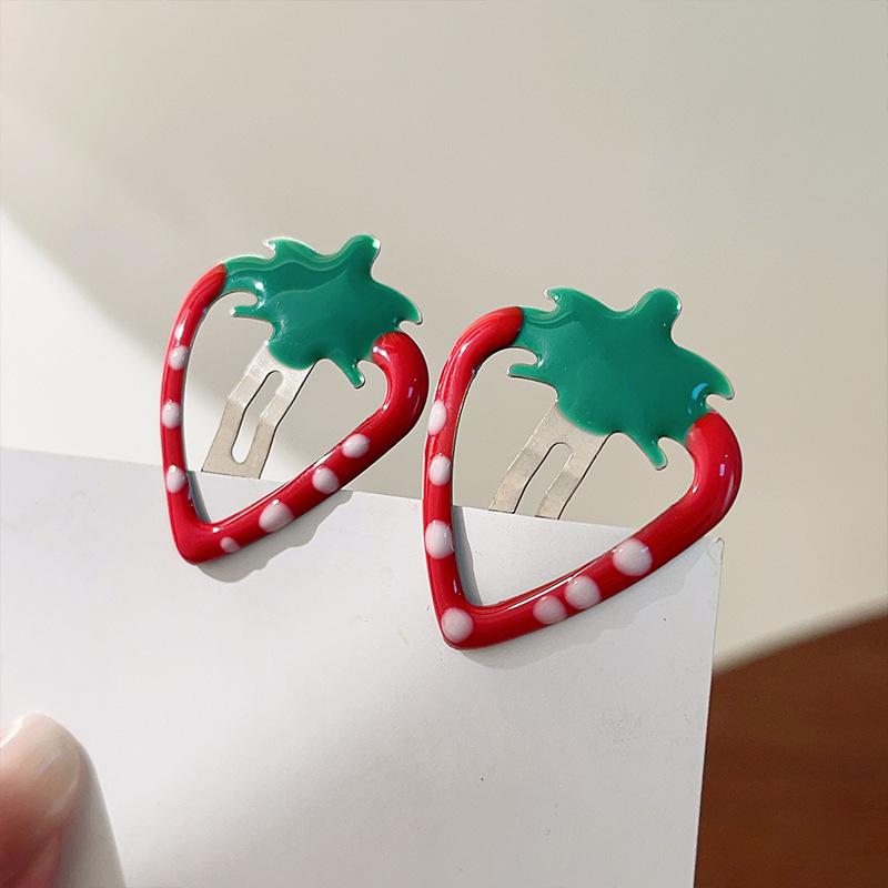 4pcs Women's Adorable Strawberry Shaped Hair Clip Set,Cartoon Colored Clamps for Girls and Women,Cute Hairstyle Accessory