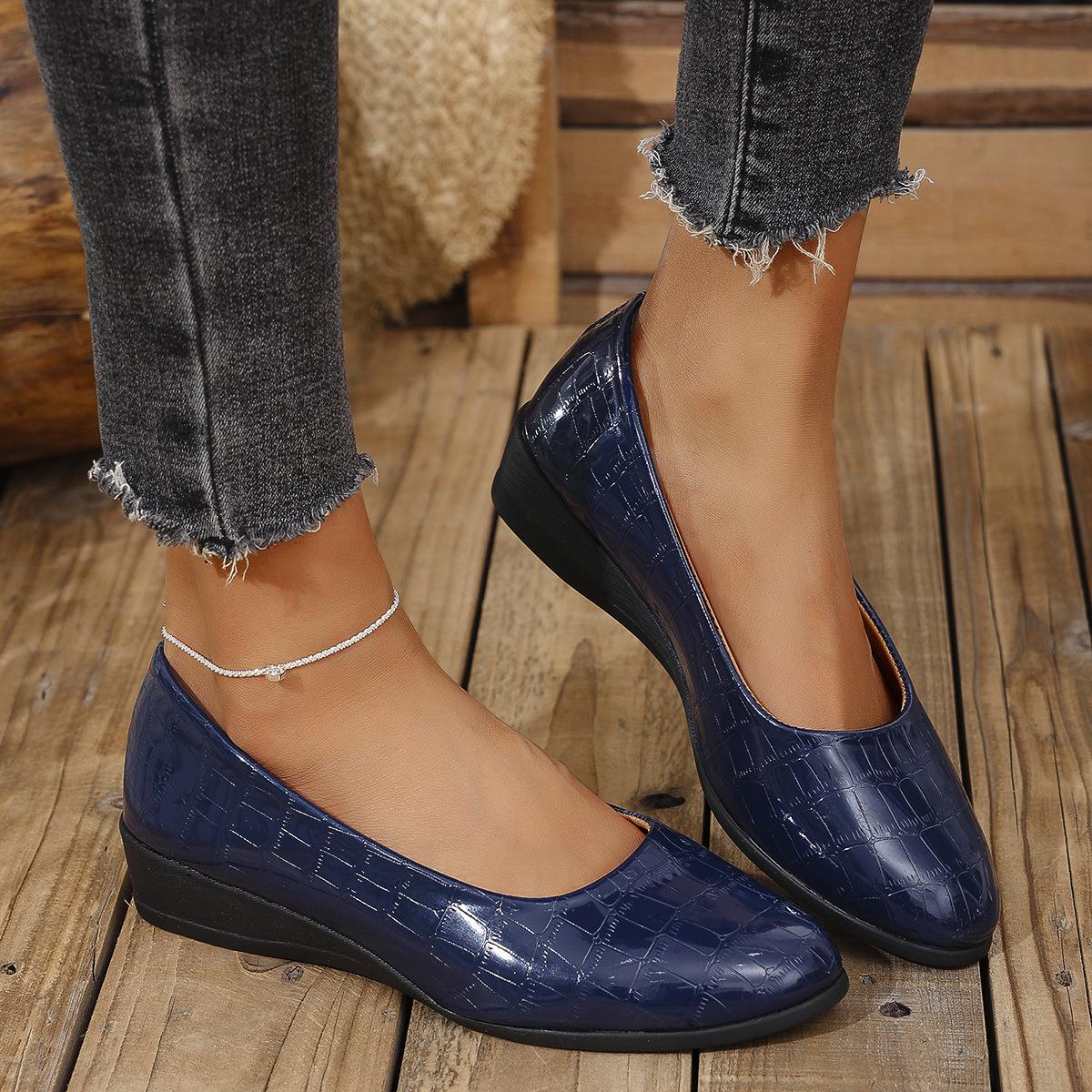 

Весняне жіноче повсякденне взуття на танкетці європейського/американського зразка 2025 року 36