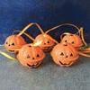 Reizende Mini-Metall-Kürbisglöckchen für einzigartigen Halloween-Partyschmuck