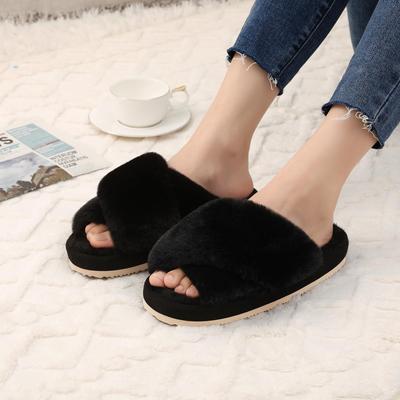 Pantoufles d'hiver duveteuses Shevalues à la mode pour femmes, mules moelleuses antidérapantes, chaudes en fourrure et coton, semelle épaisse, bande croisée, pantoufles pour femmes