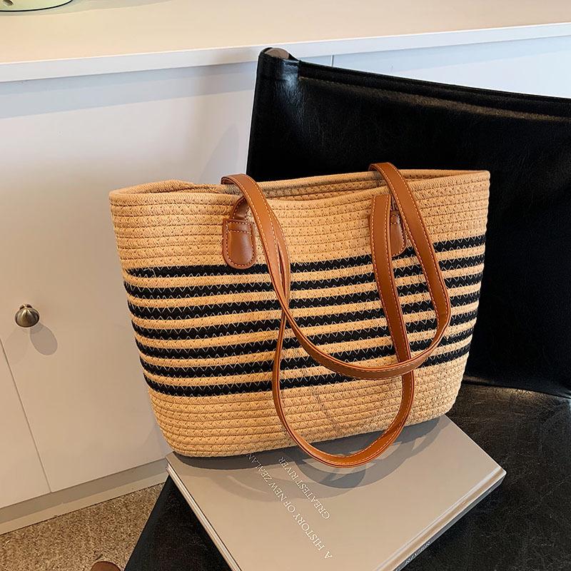 Woven straw bag women's large capacity 2025 new vegetable basket shoulder bag beach premium commuter tote bag