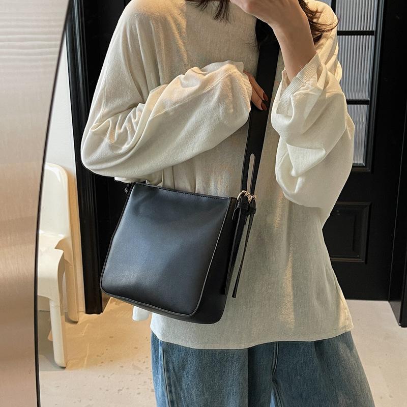 Texture Casual Retro New Simple Trend Line Fashion Bucket Wide Shoulder Strap Single Shoulder Crossbody Small Square Bag