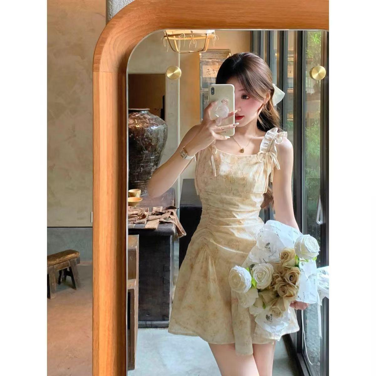 2026 French Romantic Yellow Floral Spaghetti Strap Summer Dress for Petite Women Small