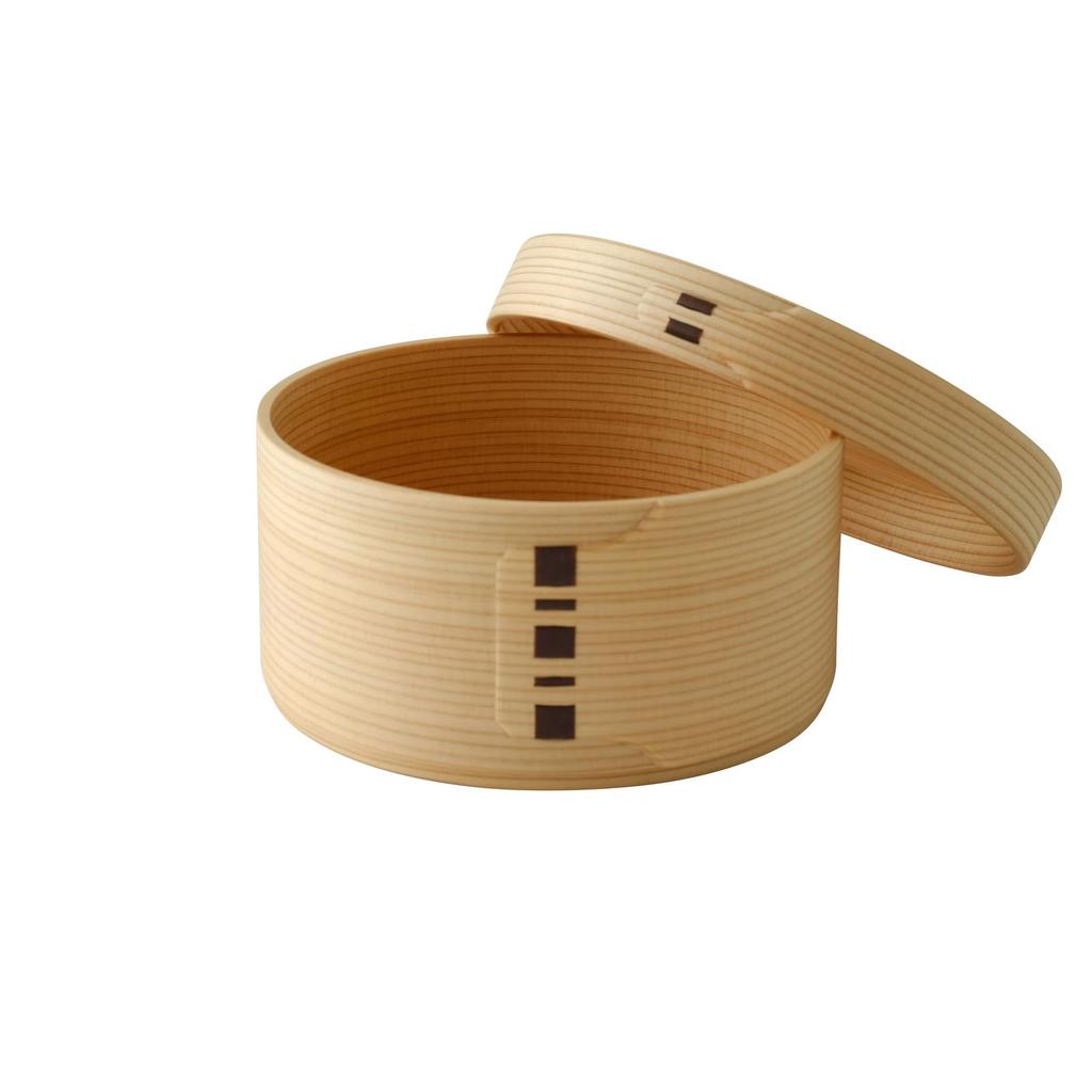 Maru Bento (Medium) 550ml, Magewappa Bento Box, Made in Japan by Odate Kogei Co., Ltd. Made with natural wood, this durable, lightweight, round bento