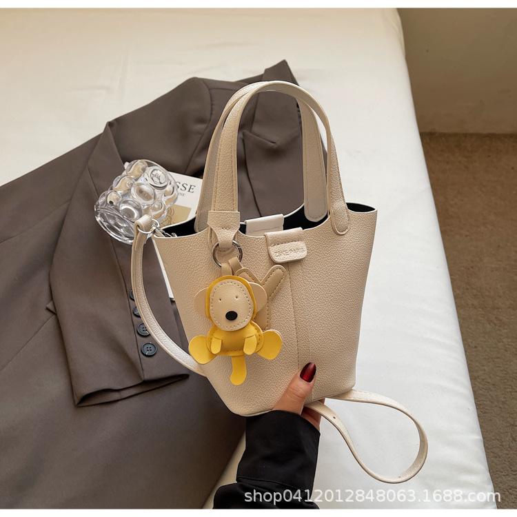 Litchi Pattern Foreign Gas Bucket Bag 2025 New Popular Handbag High-end Shoulder Bag Fashionable Commuter Messenger Bag