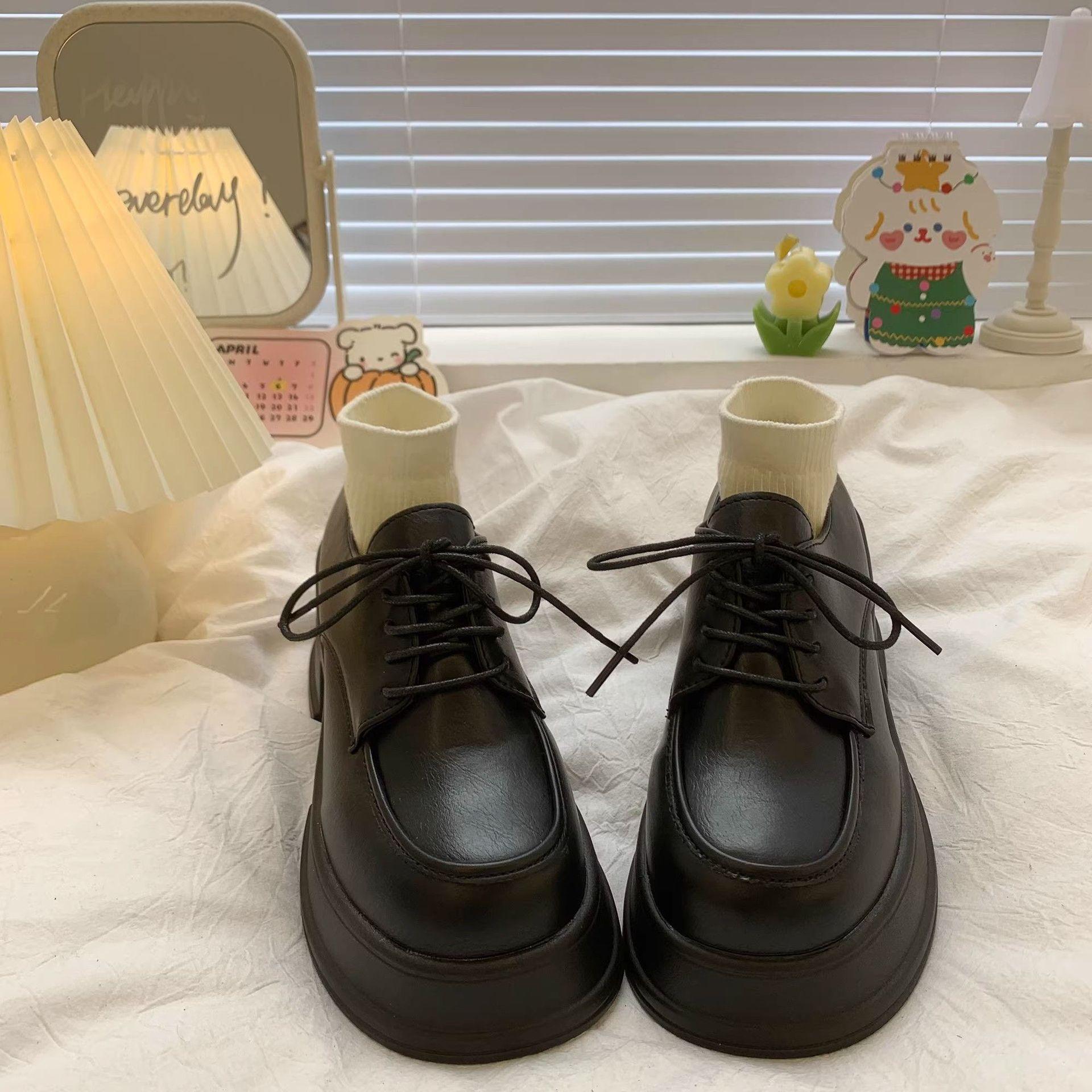 

Модные туфли Мэри Джейн в стиле ретро, черные туфли-лодочки на шнуровке, нескользящие, повседневные, на платформе, на среднем каблуке, для офисных леди, однотонные, элегантные, корейские, новинка 2025 35