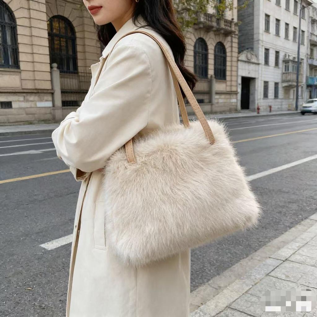Autumn and Winter New Plush Handbag, Korean Version of Versatile One-shoulder Messenger Tote Square Bag, High-end Fashion Women's Bag