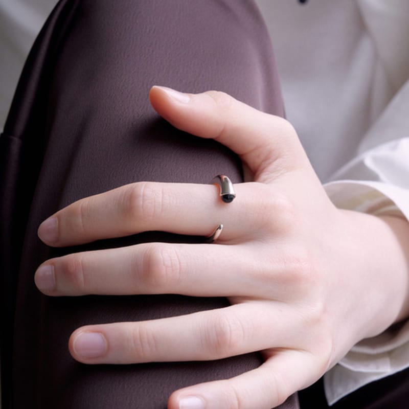 Ovbeige [VEI] 925silver PETAL GEM OPEN RING_ONYX