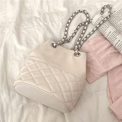 French Niche Design Shoulder Bag Fashionable Small Fragrant Wind Bucket Bag High-End Diamond Chain Commuter Messenger Bag Bag