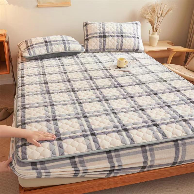 Mother-and-baby Milk Velvet Padded Bedspread with Cotton Padded Single and Double Simmons Bedspread Mattress Protective Cover