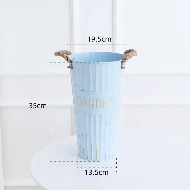 Винтажное металлическое ведро для цветов