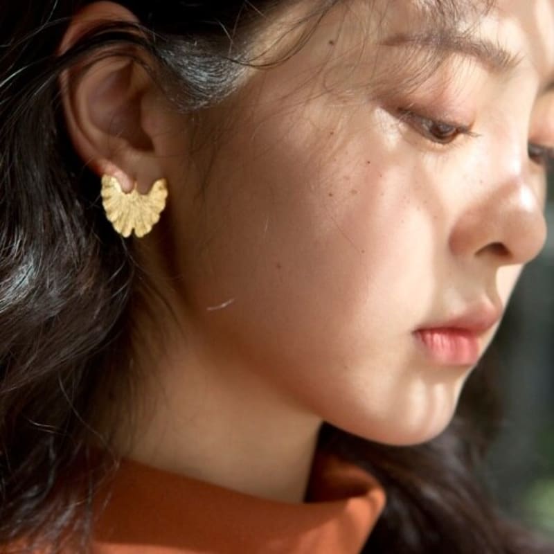 FANTASTIC PLANET gold ginkgo leaf earrings
