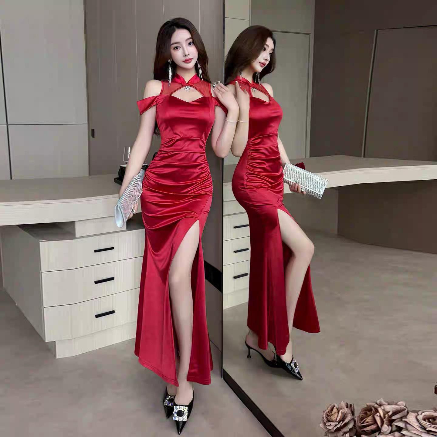 Elegant Halter Neck Bodycon Evening Gown Small красный