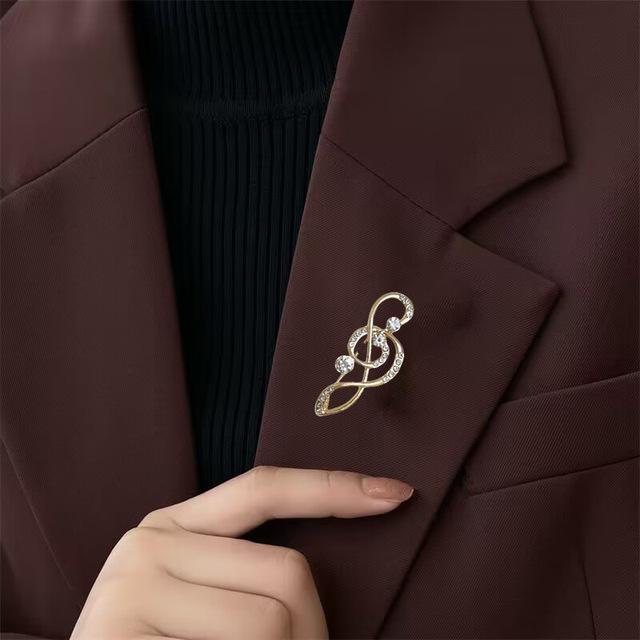 Broche papillon en perles, petit parfum haut de gamme, exquis, luxueux, tempérament élégant, nouvelle tendance 2023