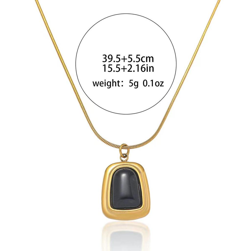 Women's Vintage Square Cat's Eye Stone Necklace, Titanium Steel Simple Fashion French Clavicle Chain.