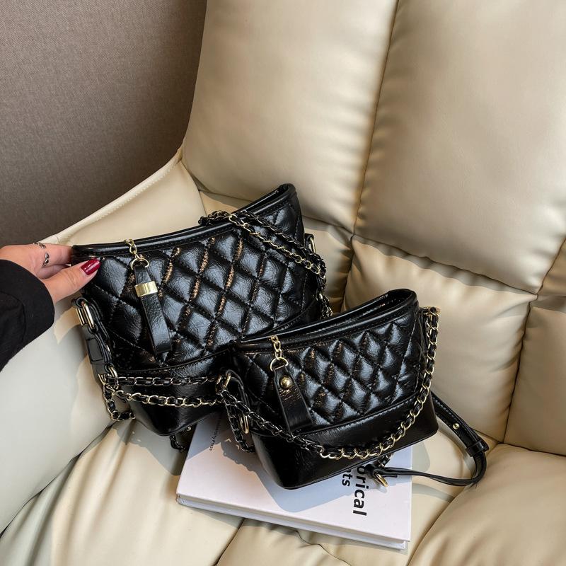 This year's popular bag versatile women's bag 2025 new fashion diamond chain splicing single shoulder crossbody stray bag