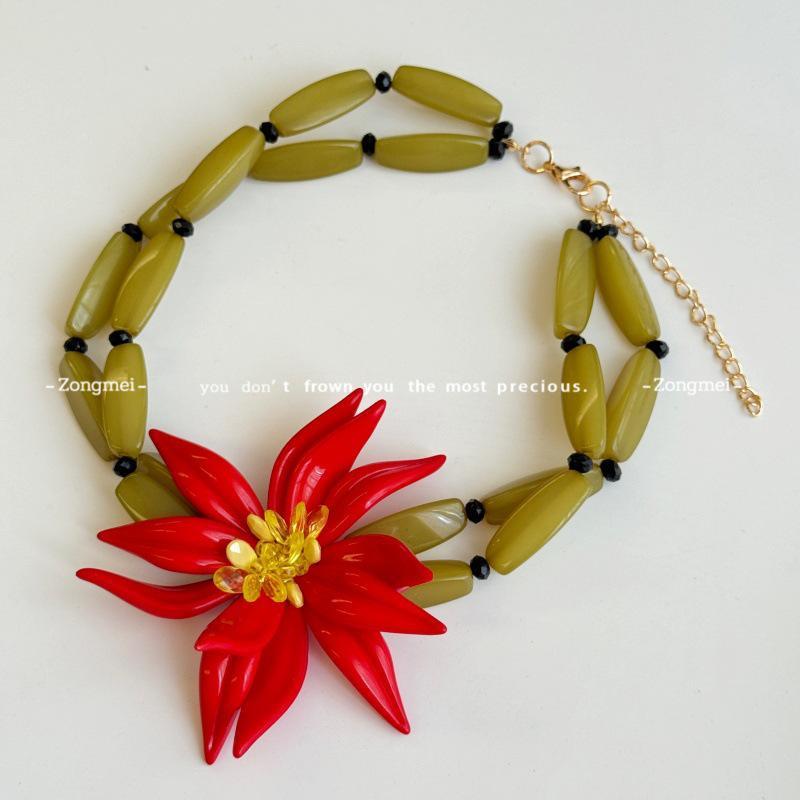 Elegante Set da 3 Pezzi: Orecchini pendenti in resina con perline e fiori, collana e bracciale da donna