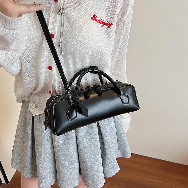 Premium sense niche trend portable baguette bag women's 2 new shoulder bag personalized versatile messenger pillow bag