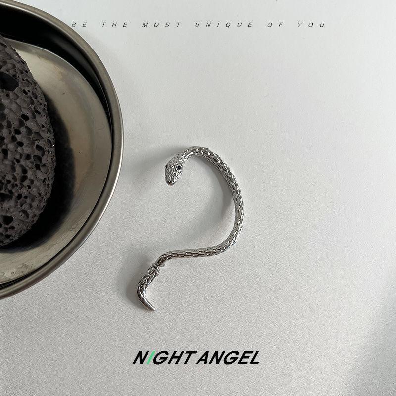 

Snake Shape Clip Earrings Vintage Punk Geometric Animal Earriings For Women Trend Party Daily Party Cool Jewelry Gift left