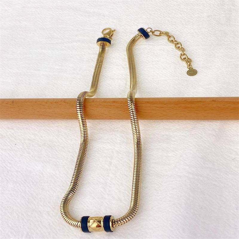 European-American Chunky Snake Bone Necklace: Small Waist, Hip Hop Style Stainless Steel Jewelry for Women