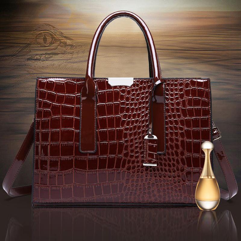 New women's bag trendy crocodile pattern portable shoulder messenger bag global