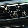 4 Teile/satz Auto Outlet Vent Parfüm Clips Auto Lufterfrischer Klimaanlage Aromatherapie Kleine Daisy Innen Dekoration Zubehör