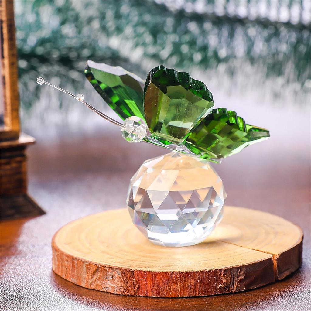 Křišťálový létající motýl se základnou z křišťálové koule Sběratelská soška Řezaný motýl Zvířecí dekorace Vhodná na stůl, domů, do ložnice