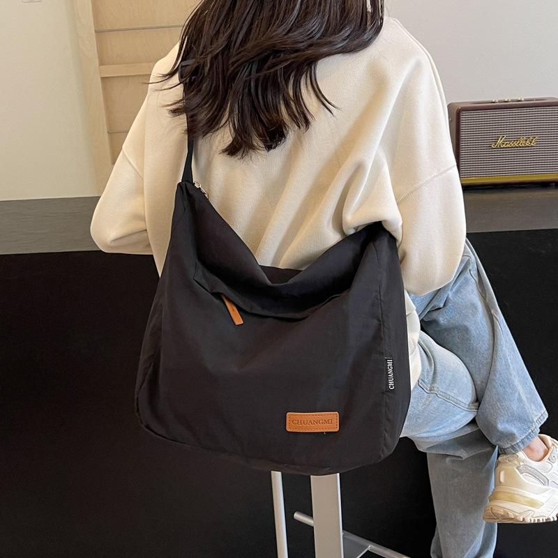 Korean Version Solid Color Labeled Fabric Shoulder Bag New Large Capacity Women's Messenger Pocket Satchel