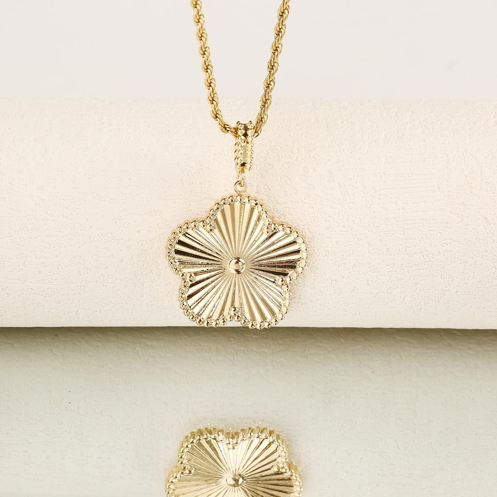 45cm/60cm Stainless Steel Laser Five-Leaf Flower Pendant Sweater Chain Classic For Woman Party Trend Jewelry Fine Clover Female