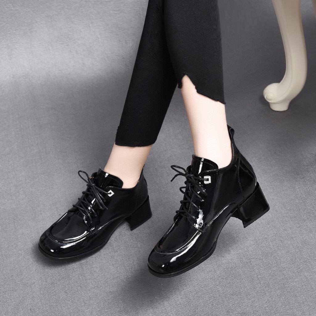 Rundkopf Bare Boots Damen neue bequeme kleine kurze Stiefel Kuhlackleder Schnürung dicker Absatz Damenstiefel tiefer Ausschnitt Modestiefel