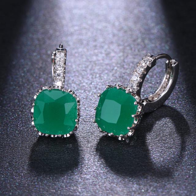 Bettyue Trend Classic Series Quadratische Form mit AAA-Zirkonia für Frauen und Mädchen, schlichte Ohrringe für modische Partys, erste Wahl